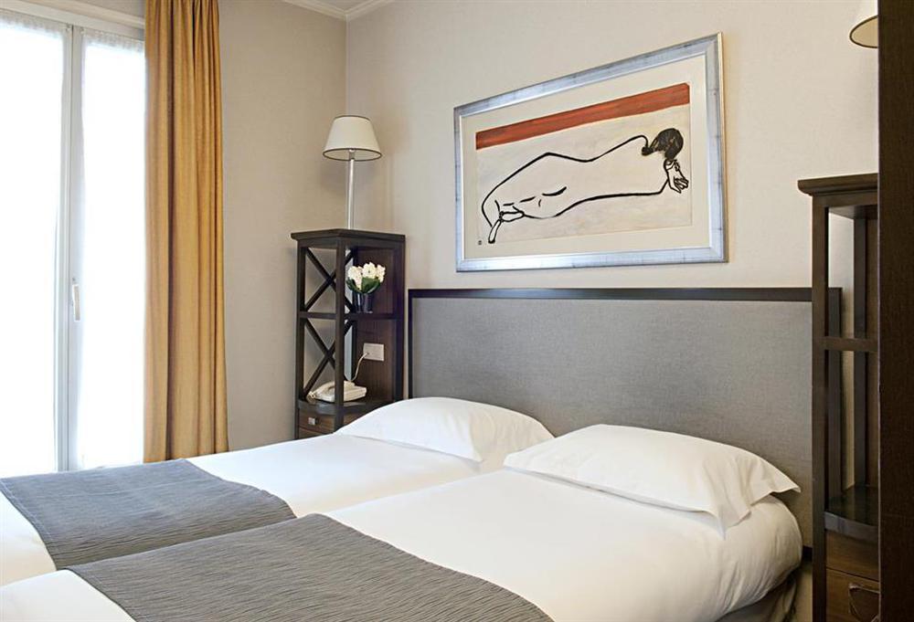Hotel Des Nations Saint Germain Париж Стая снимка
